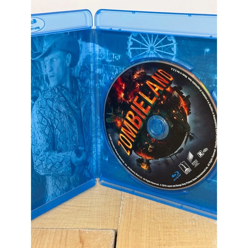 Zombieland Blu-ray Movie Woody Harrelson Jesse Eisenberg Emma Stone Horror